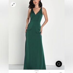 Esmerald green sleeves maxi dress, size small. The brand of the dress is lulus.
